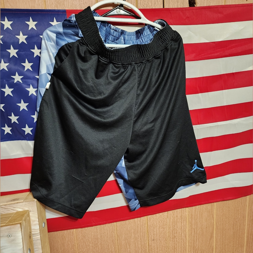 Large Jordan Drawstringless Basketball shorts